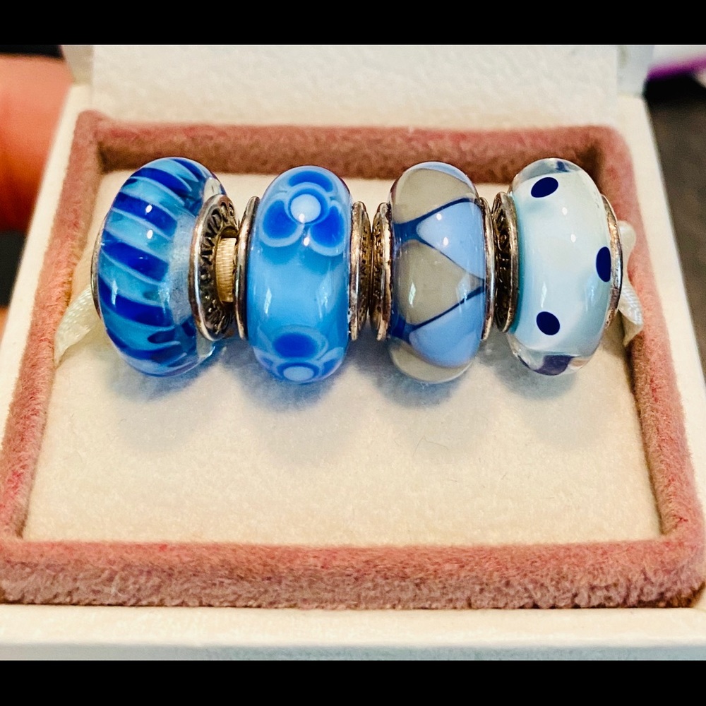 Pandora : 4 blue glass murano